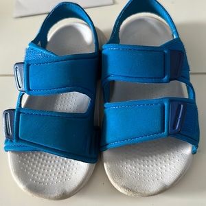 Adidas toddler boy sandals size 8